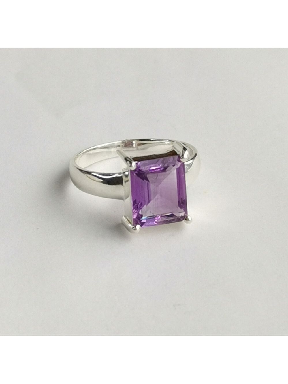 Amethyst ring in Sterling Silver Size 9 🆕